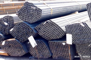 Труба профільна 40х20 мм; товщ 1.8/1.7 мм; ст. 1-3; L=6м; виробник Україна